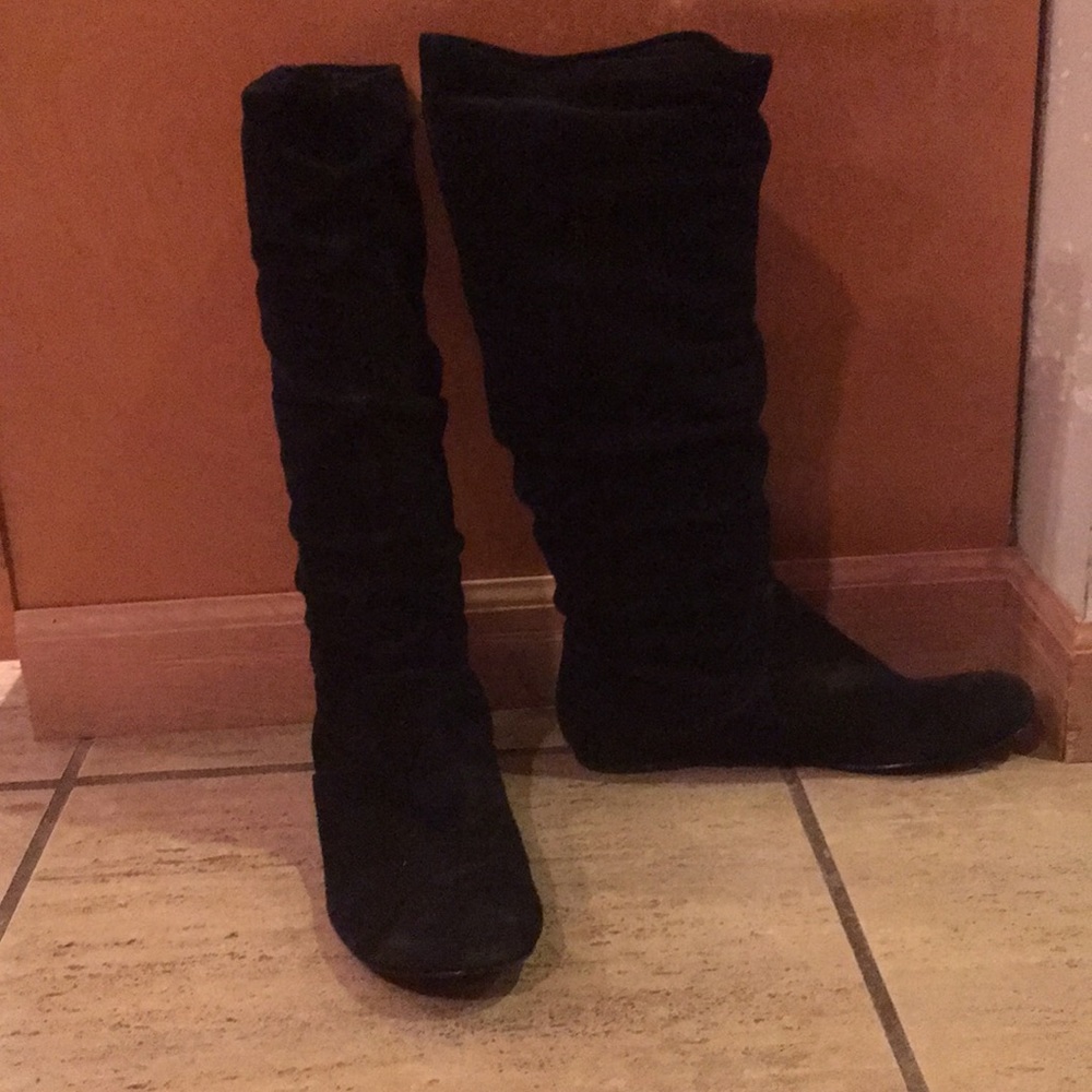 Black tall suede boots 8M